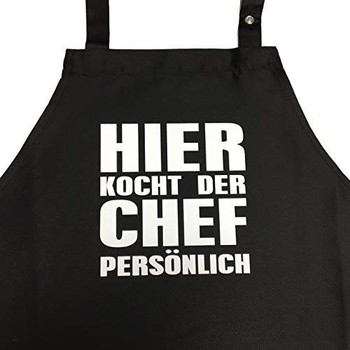 Hier kocht der Chef persönlich - Kochschürze, lustige Grillschürze für den Mann mit verstellbarem Nackenband und Seitentasche (Schwarz)