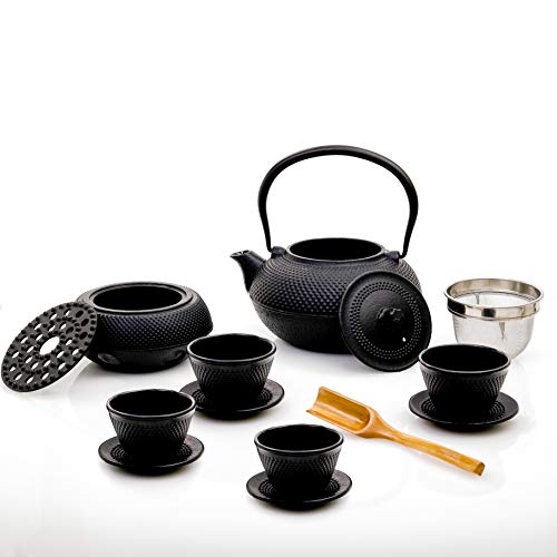 Lumaland Tee Set 12-teilig | 1,4 Liter Gusseiserne Teekanne Tetsubin | Stövchen aus Gusseisen | 4 Teebecher & 4 Untersetzer | Japanisches Teeset Inkl. Bambus Dosierlöffel & Edelstahl Sieb