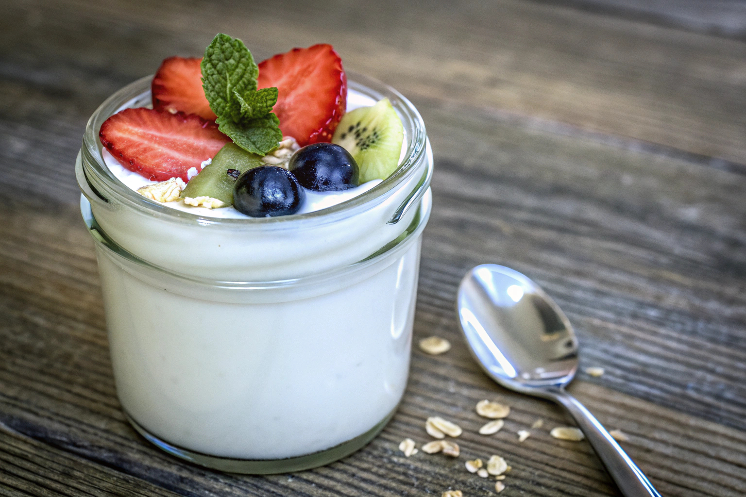 Hausgemachter Joghurt mit Früchten