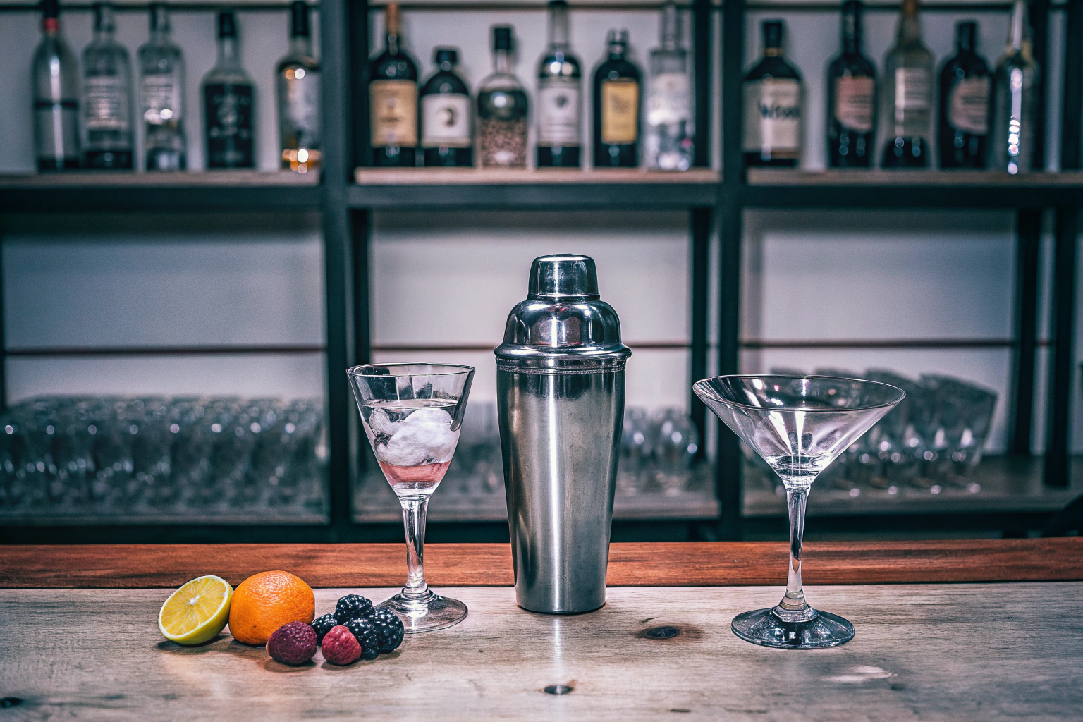 Cocktailzubereitung mit Shaker