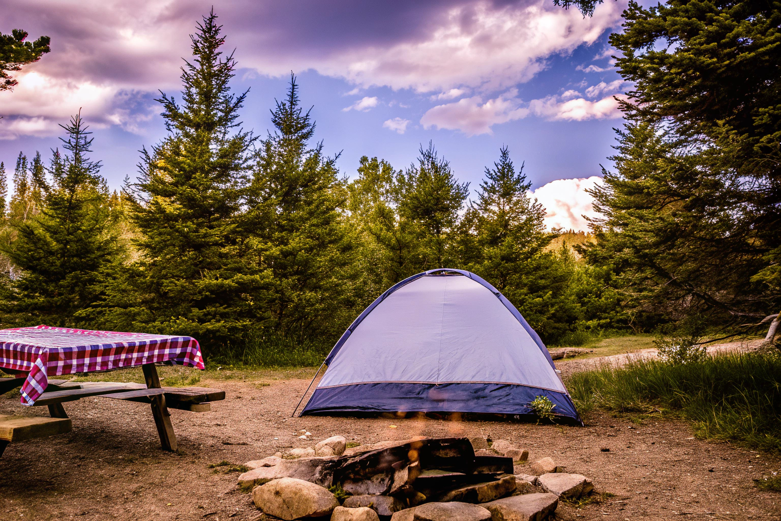 Campingplatz mit Zelt