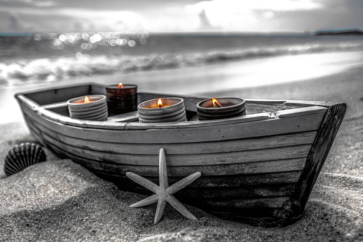 Holz-Boot mit Teelichtern