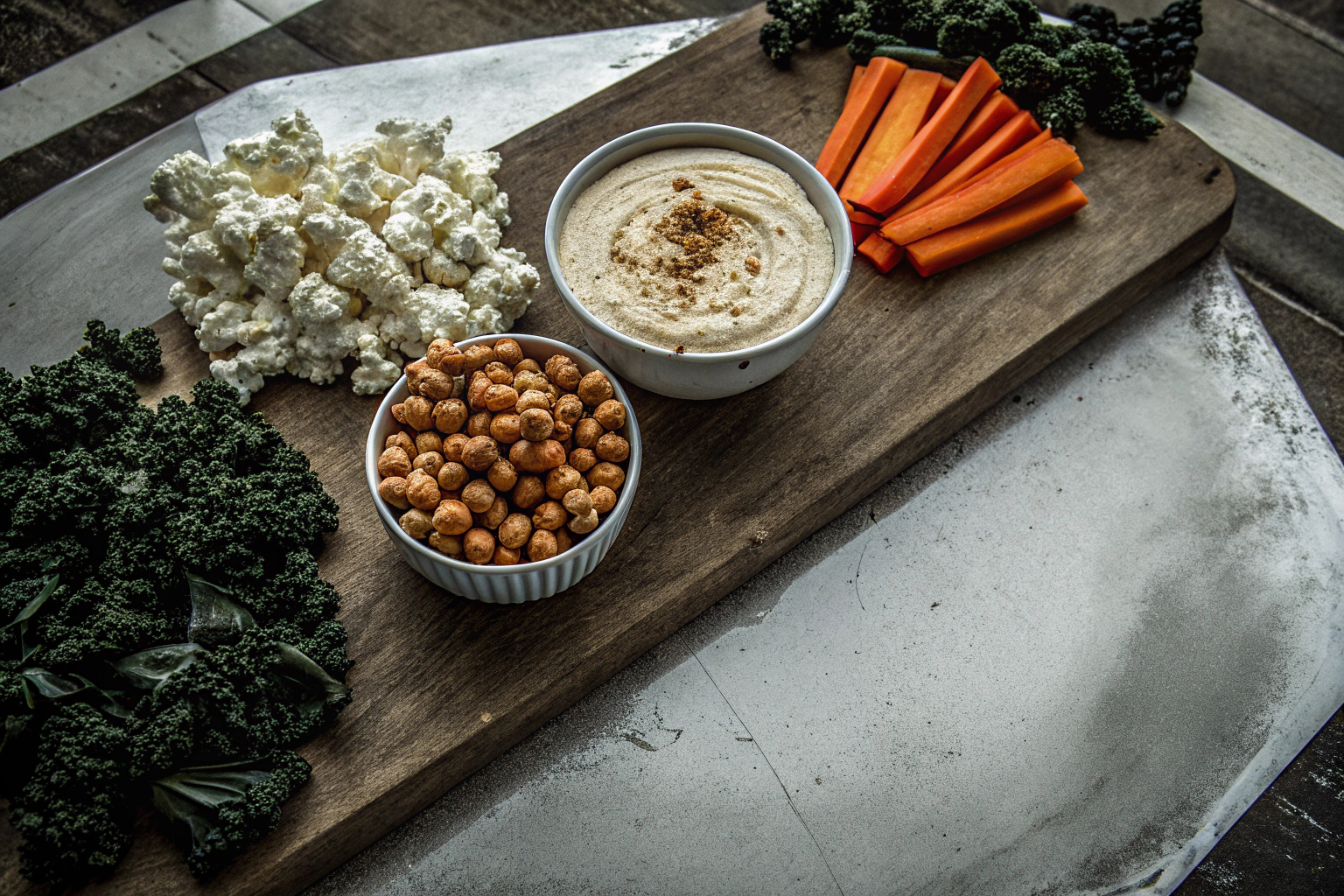 Vegane Snackauswahl für Filmabend