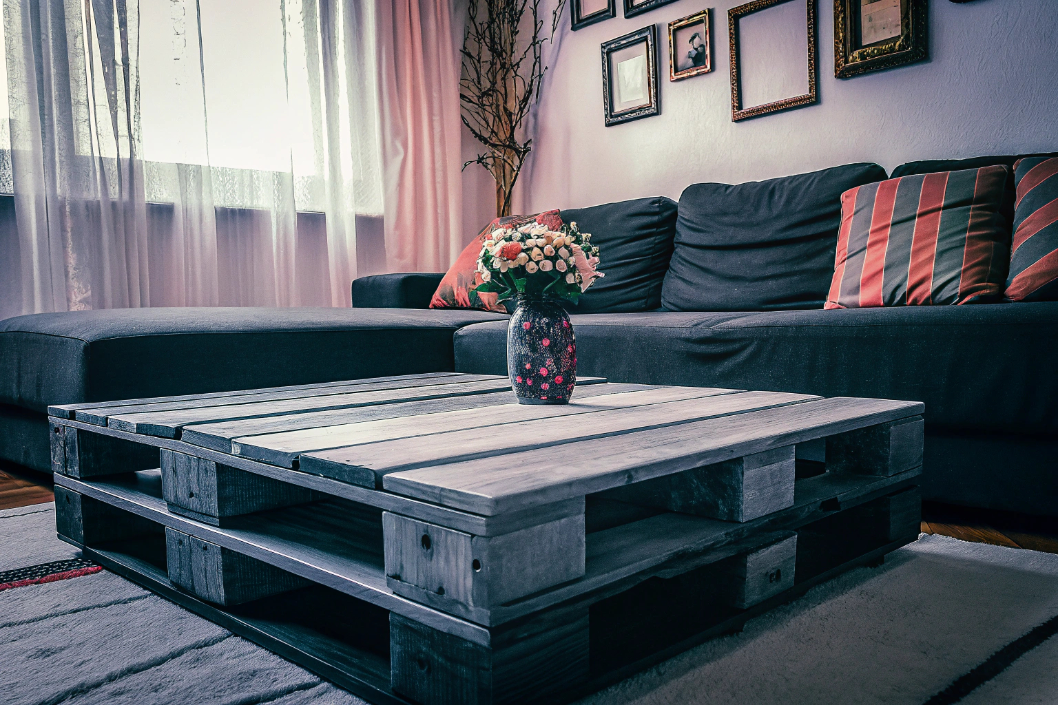 Upcycling-Dekorationen im Wohnzimmer
