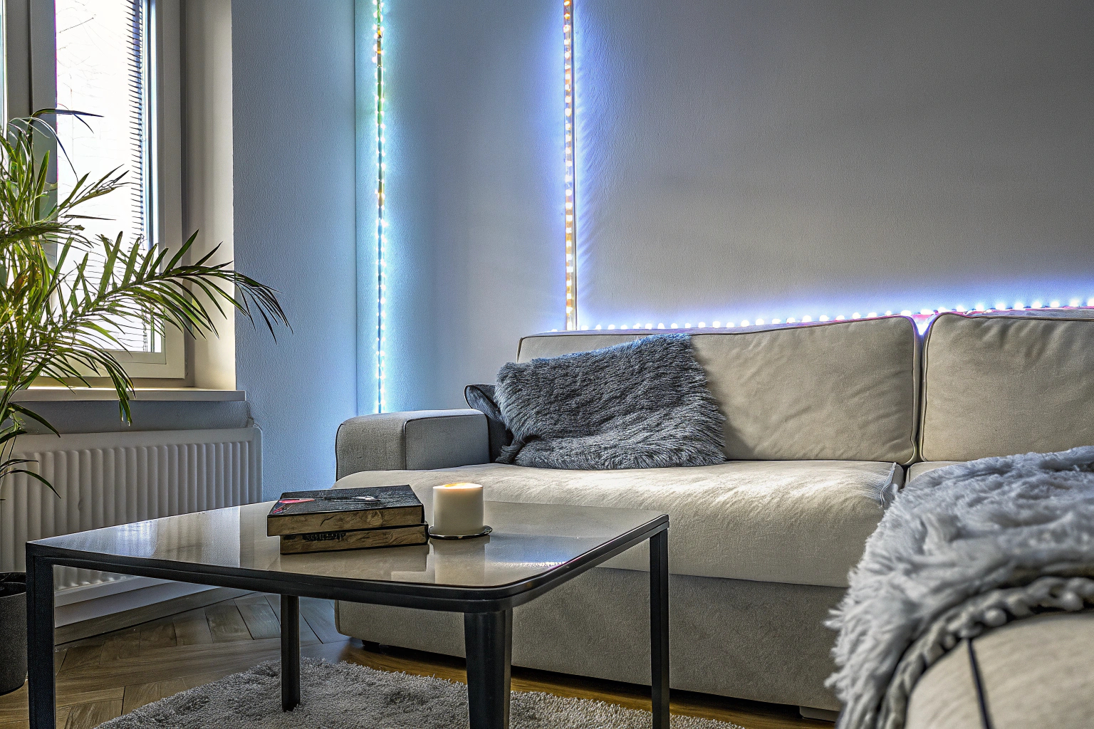 Wohnzimmer mit LED-Streifen