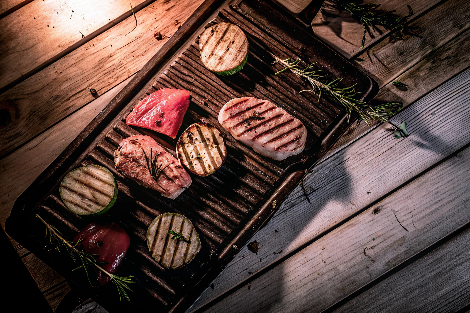 Gegrilltes Gemüse und Fleisch