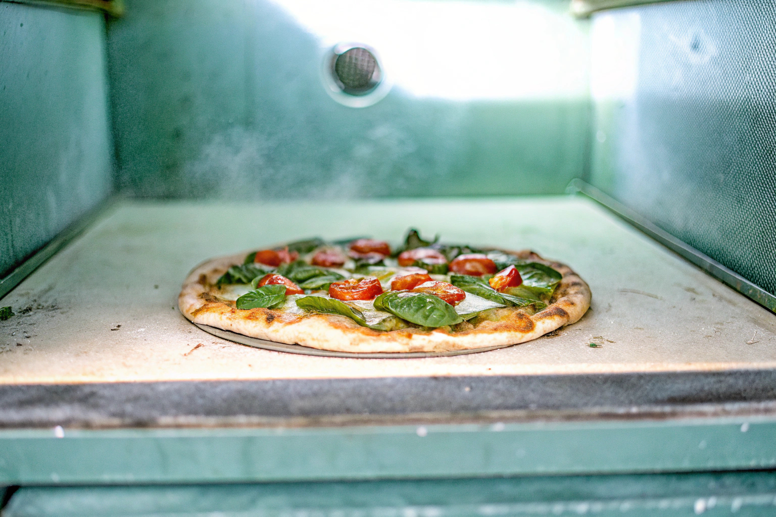 Pizza auf Pizzastein
