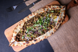 Pide mit Hackfleisch