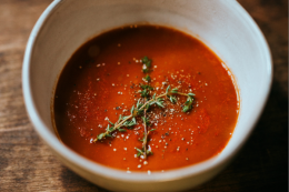 Feurige Tomaten-Paprika-Suppe
