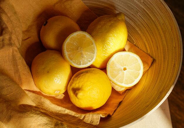 Zitronenschale zum Gulasch