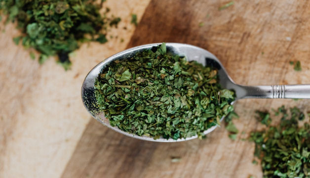 Hochwertige Petersilie getrocknet