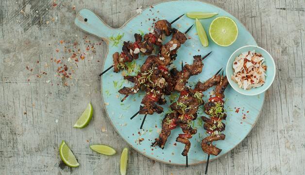 Fleischspieße mit Paprikaflocken