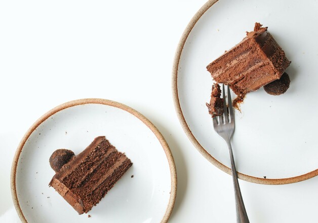 Veganer Schokoladenkuchen mit Schokoladencremefüllung