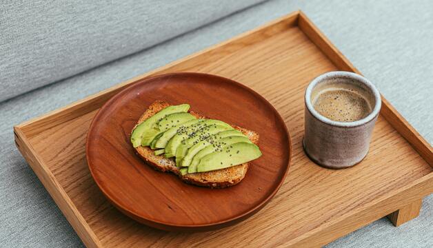 Avocado Brot mit Avocado Topping Gewürz