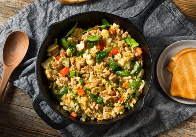 Rührei mit Spinat und Tomaten