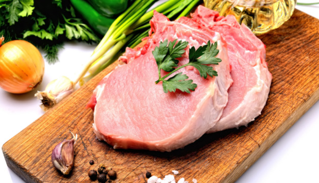 Schweinefleisch würzen