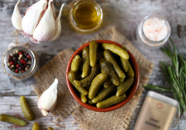 Eingelegte Gewürzgurken mit Senfkörner