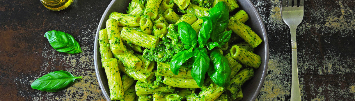 Penne mit Basilikumpesto