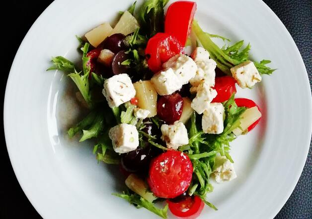 Griechischer Salat Griechischer Salat mit Feta