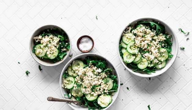 Bowl mit Salatkräutern verfeinert Bowl mit Salatkräutern verfeinert
